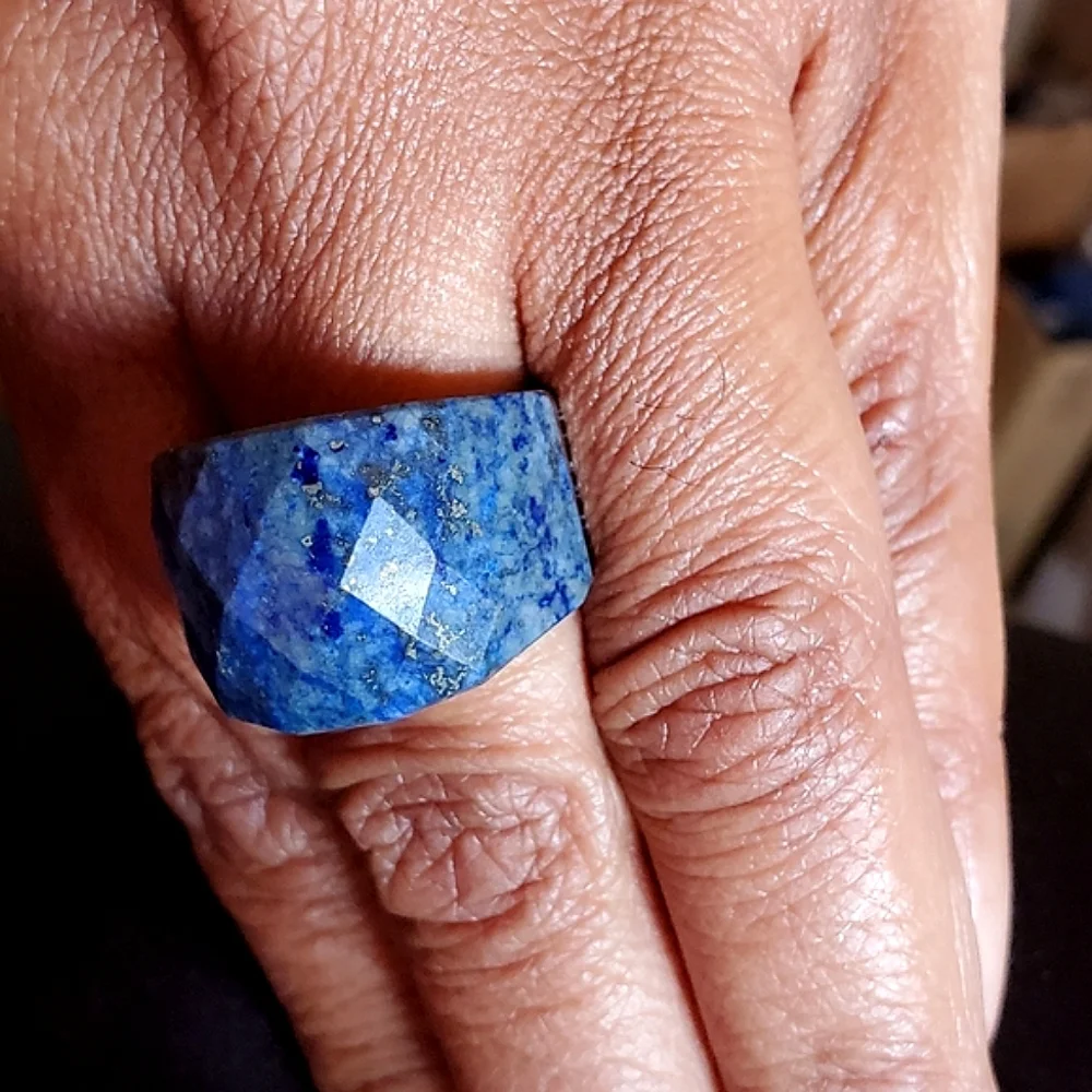 Hand Carved Multifaceted Lapis Lazuli Stainless steel ring 40ctw - Picture 9 of 9